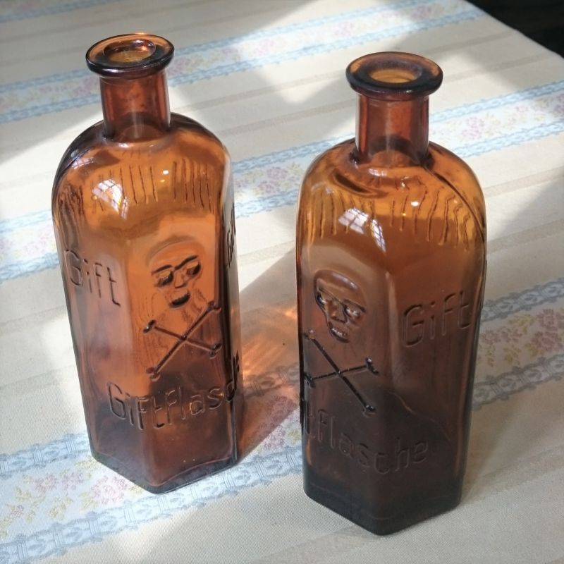 Amber glass apothecary bottles, hexagonal base. Inscriptions read poison and poison bottle and show raised skulls. Picture taken under the supervision of the honorary curators of Heimatmuseum Fröndenberg, ibid. From the back chambers, not on display.